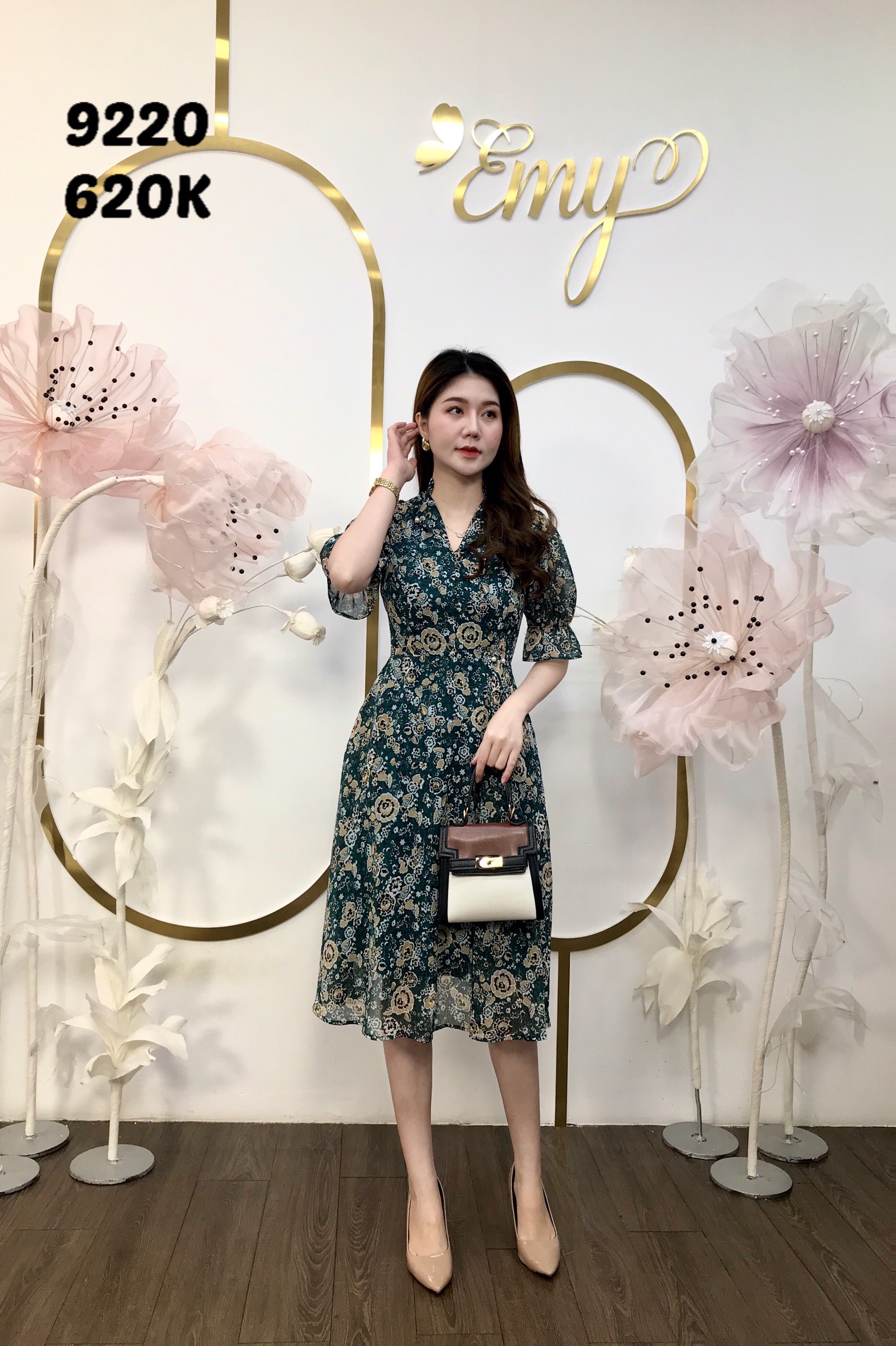 Đầm EMY EM9220 Xoè Cổ V Tay Lỡ
