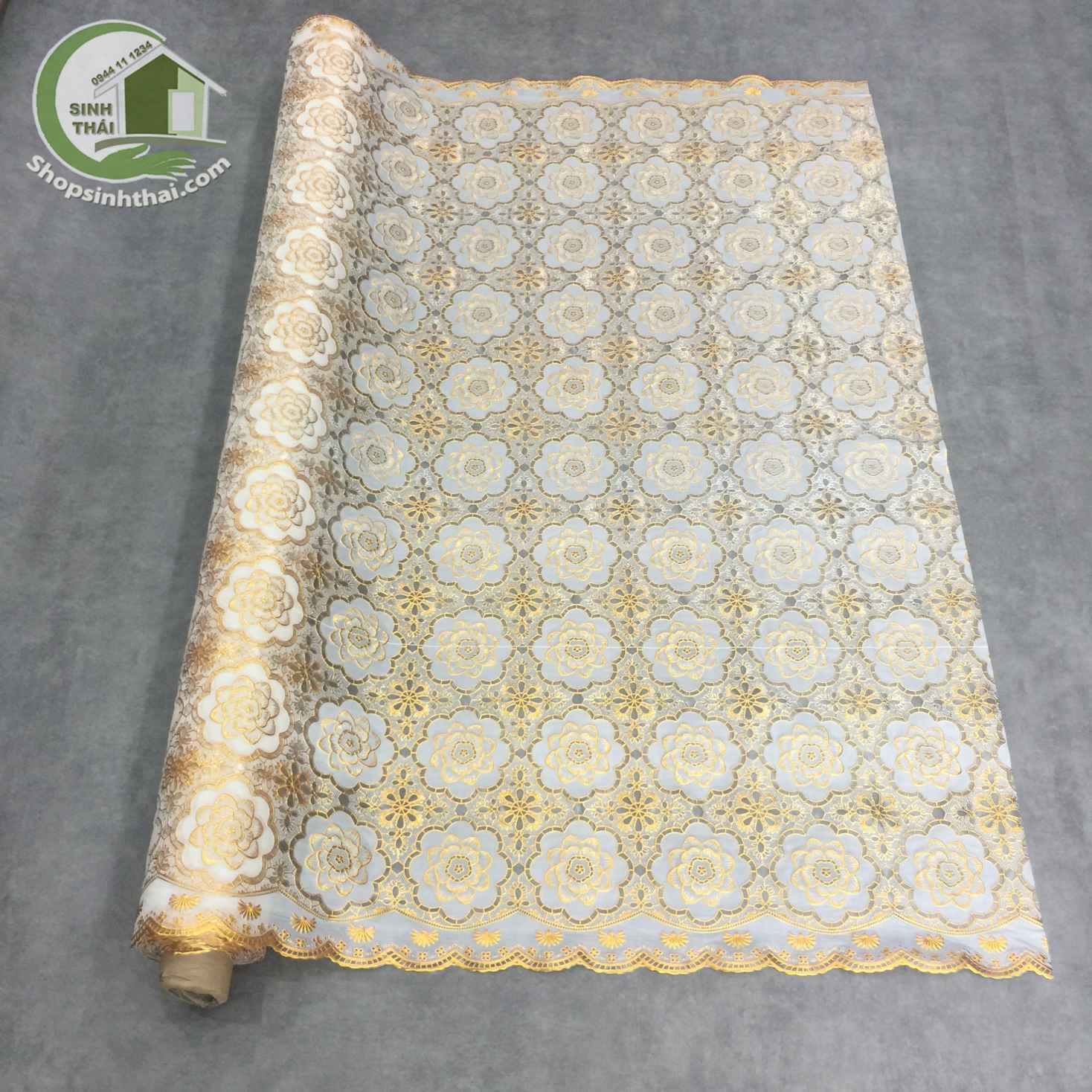 [HCM][ Khổ 140cm ] Khăn trải bàn ren hoa hồng bằng nhựa không thấm nước- [đặt 1 lần được 50cm cắt liền thành 1 tấm dài tùy số lần đặt] - giao hoa văn ngẫu nhiên