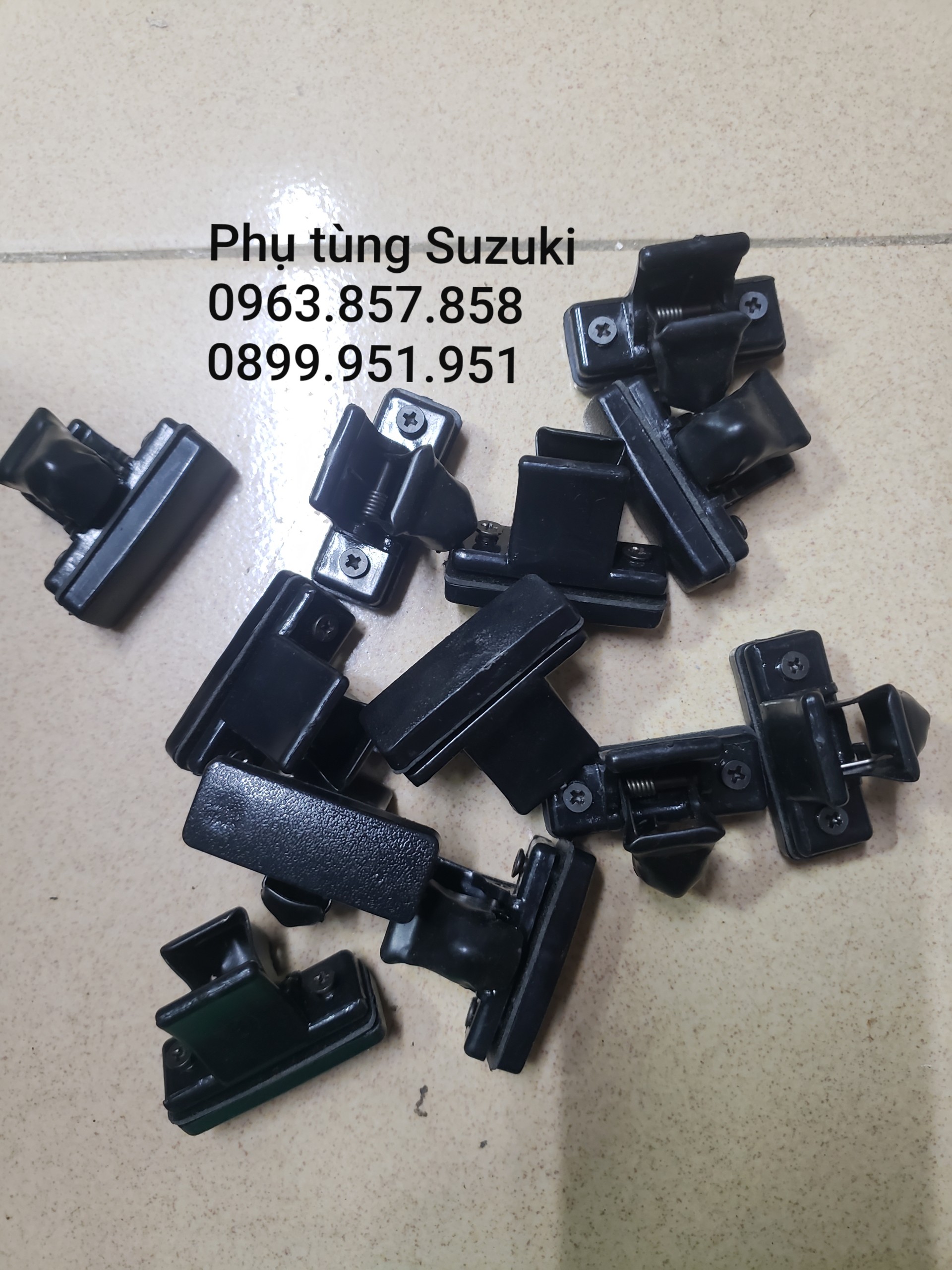 Khóa kính cửa lùa SUZUKI 7 chỗ ( Van)