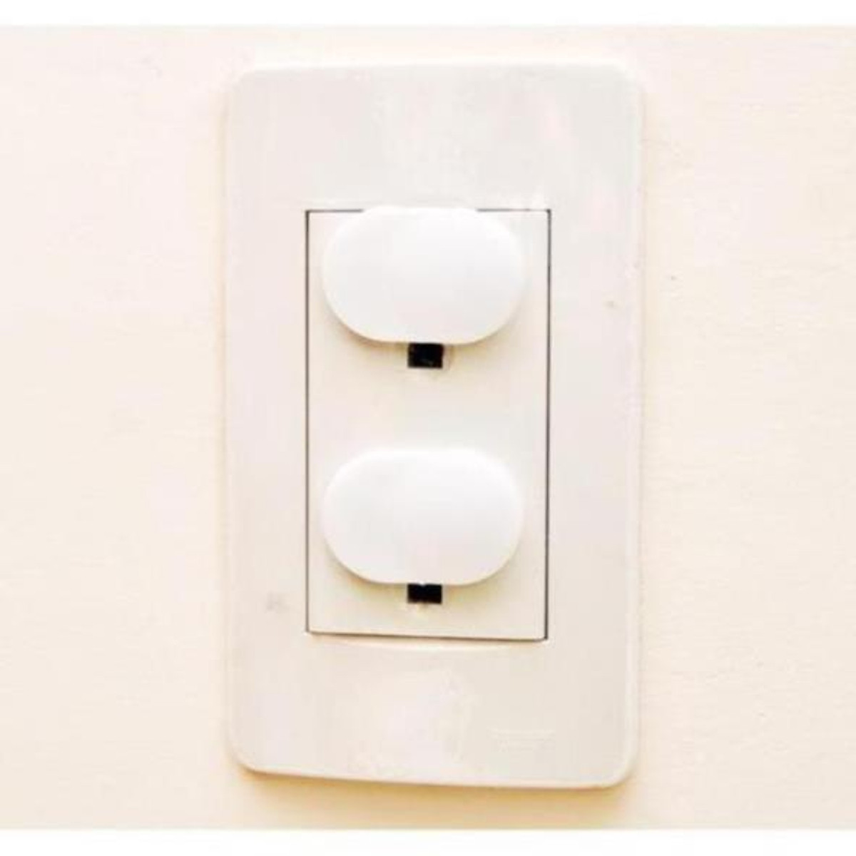 COMBO Nút bịt ổ điện nhựa bảo vệ an toàn cho bé xc4