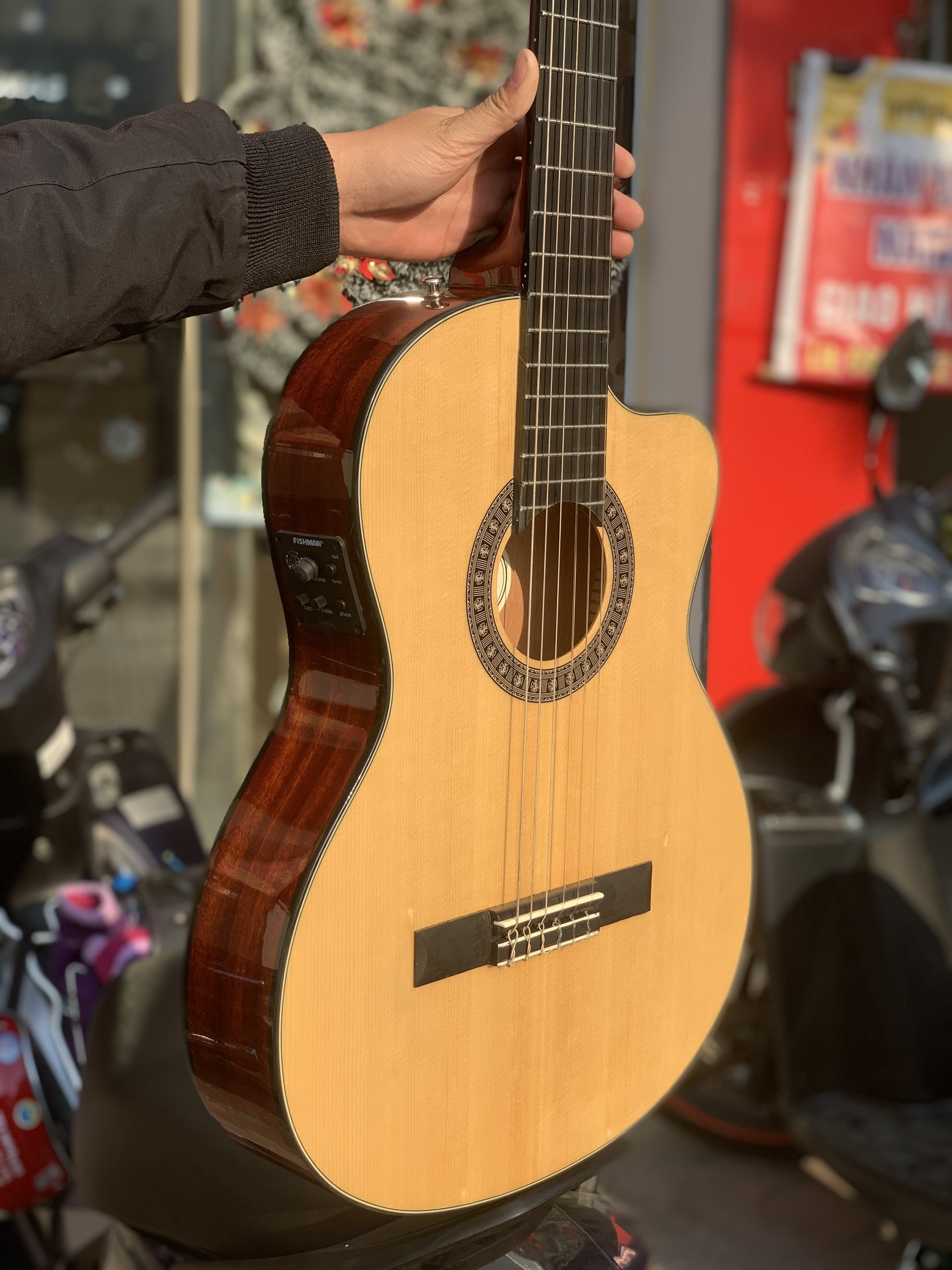 Guitar classic Fender CN240SCE thùng mỏng EQ Fishman (Tặng kèm full phụ kiện)