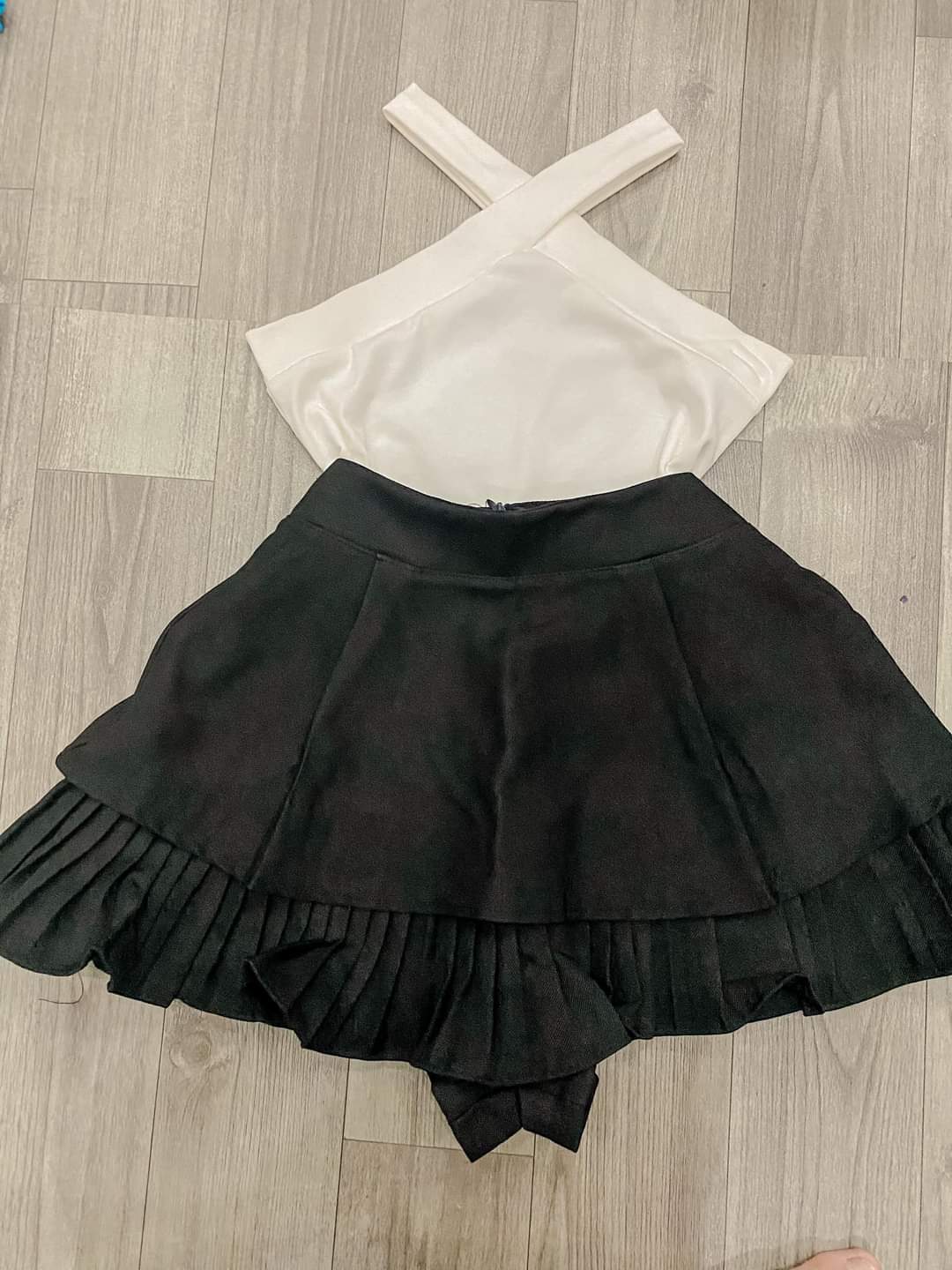 Set áo yếm chéo cổ croptop phối chân váy dập ly 2 tầng qc -set tự phối