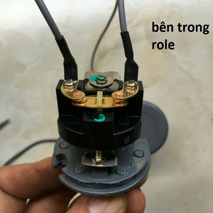 Rơ le máy bơm tăng áp ren 21mm