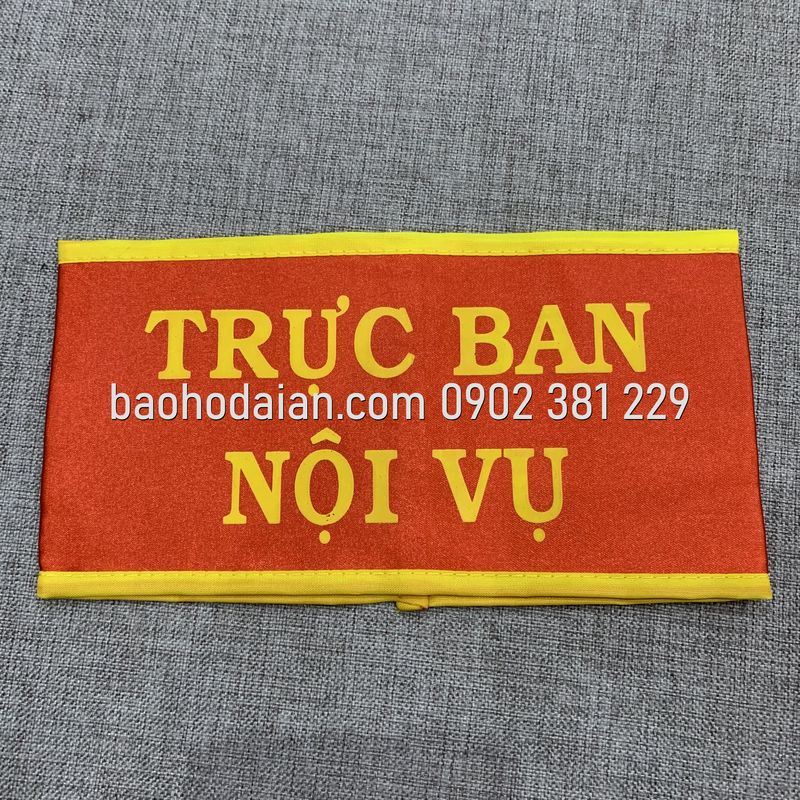 Băng rôn khẩu hiệu đeo cánh tay