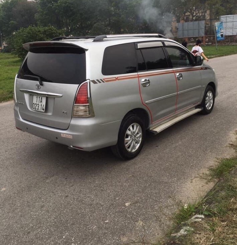 Giá nóc thể thao xe Innova dài 1m8