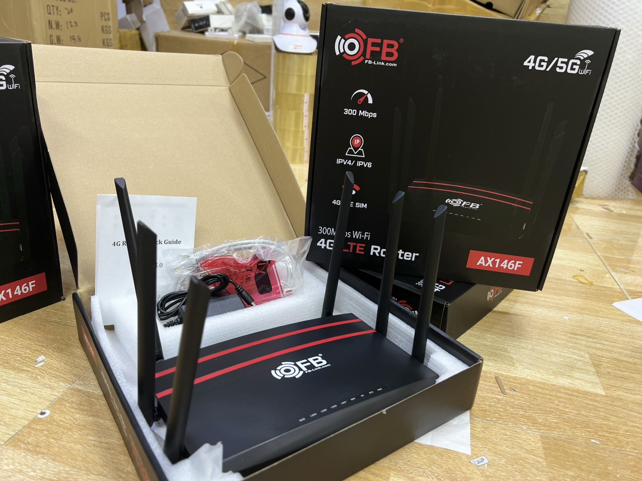 Router Wifi 4G LTE FB-Link AX146F (6 anten, chuyên dùng xe khách, 32 user, 4 LAN)