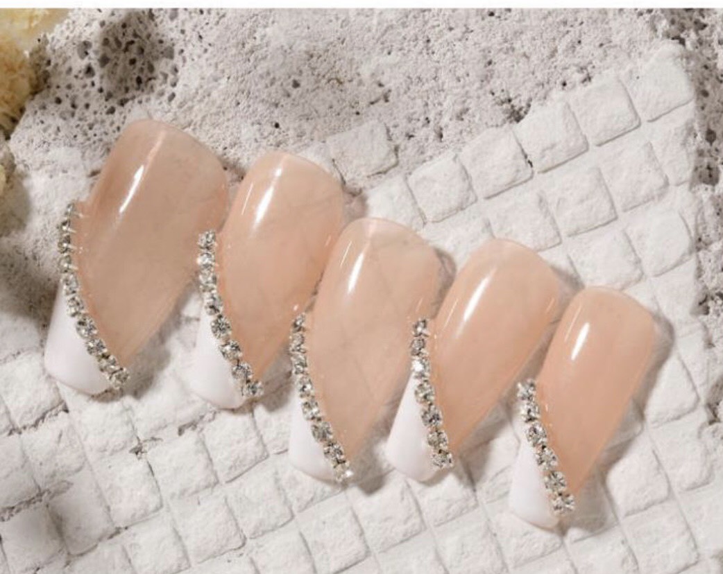 Charm dây xích đá làm nail