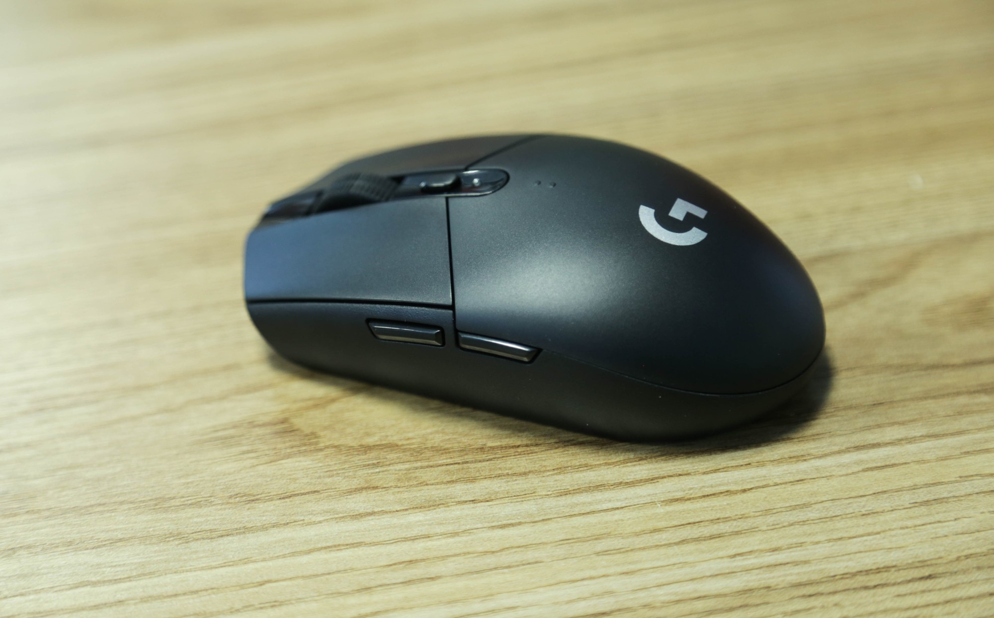 Chuột game không dây Logitech G304 - nhẹ, 6 nút lập trình, onboard memory, pin 250h - Bảo hành 2 năm chính hãng
