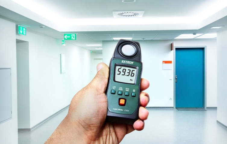 Máy đo cường độ ánh sáng Extech LT505