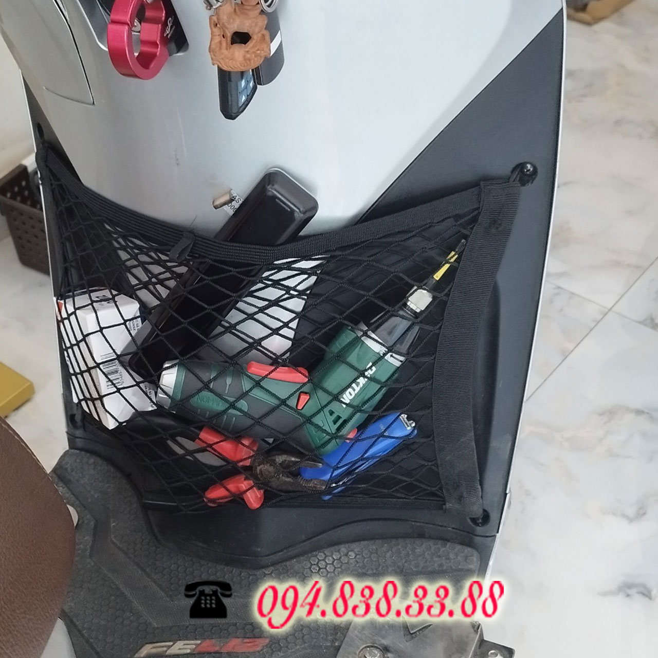 Lưới để đồ tiện lợi gắn cho xe Yadea V002 (VFV Voltguard)
