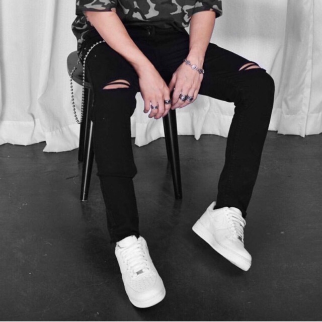 [HCM][Mã FASHIONHOT27 giảm 10K]Quần Jeans Đen Trơn - Rách Gối