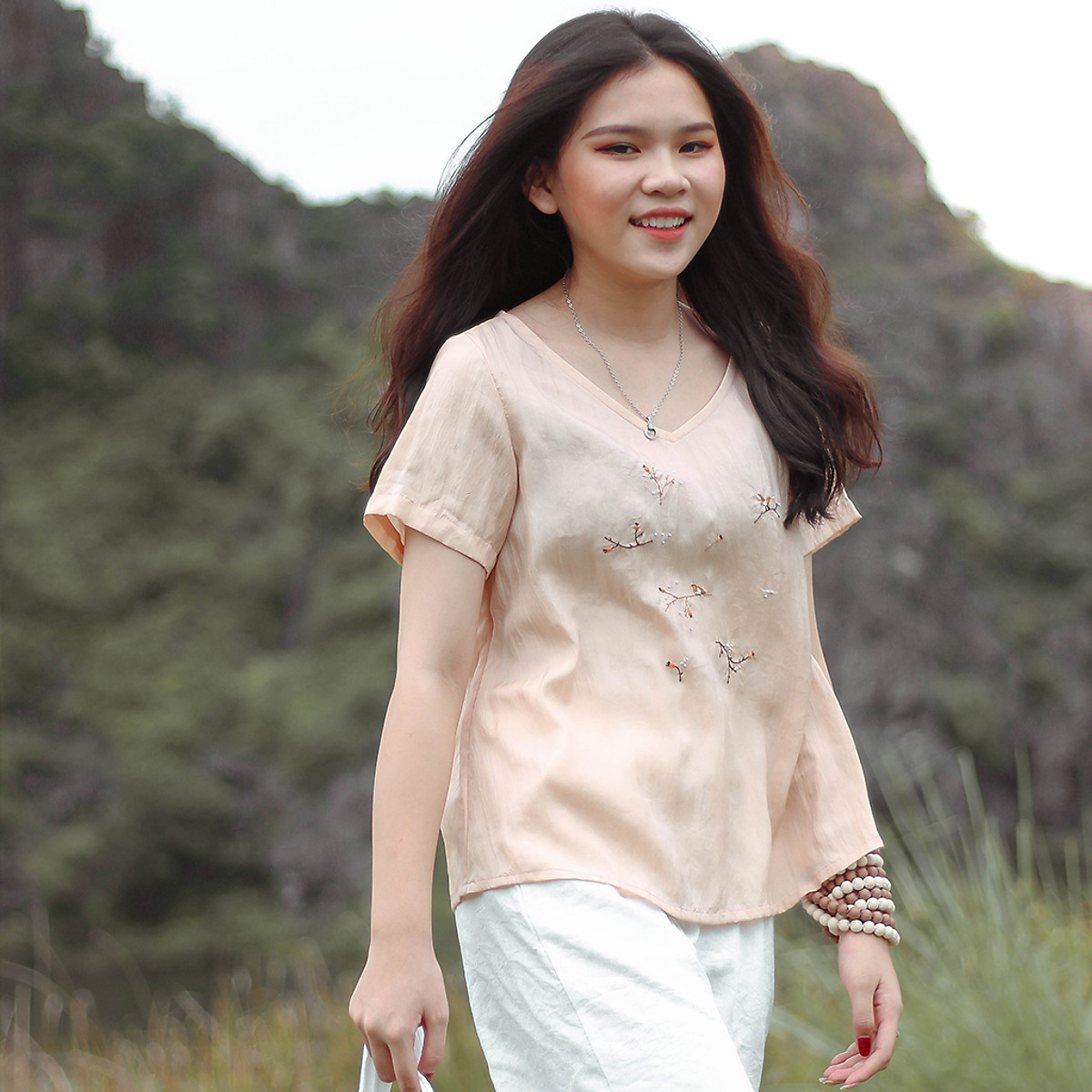 Áo Lụa Tơ Tằm Cổ Tim Thêu Tay