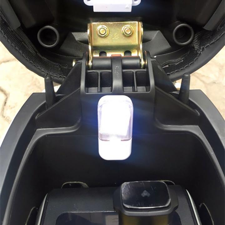 RẺ RẺ QUÁ Đèn led gắn cốp xe máy