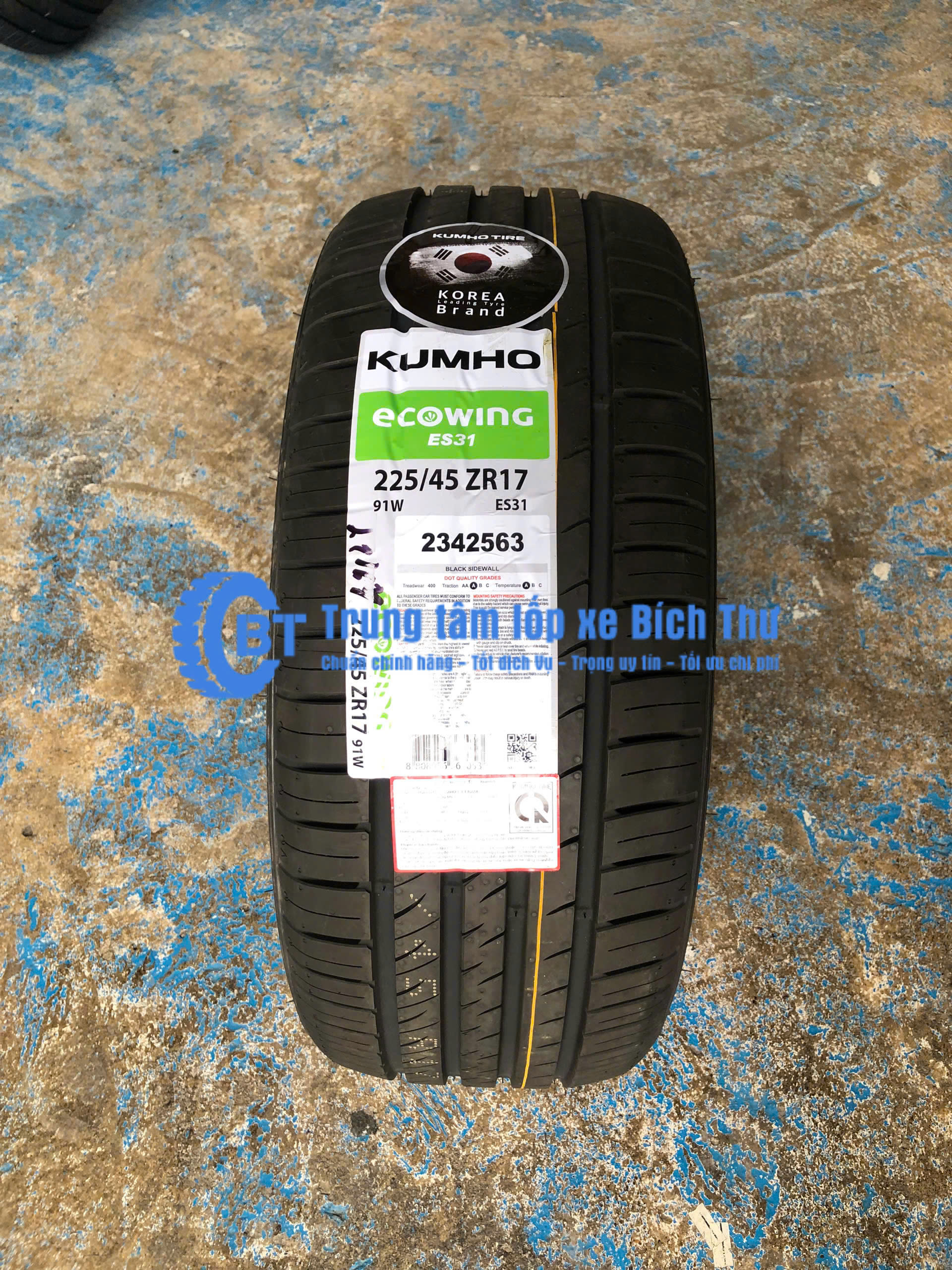Tire. 225/45R17 ES31
