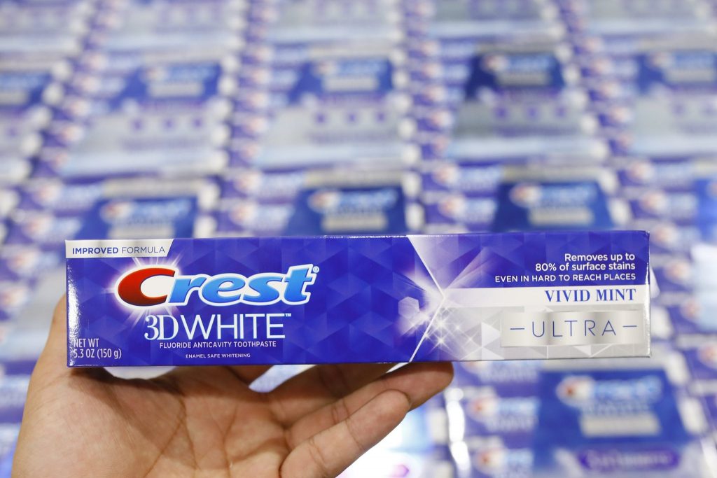 (HSD 2024 - GIAO HÀNG NHANH ) Kem Đánh Răng Vị Bạc Hà Crest 3D White Vivid Mint Ultra (158g)