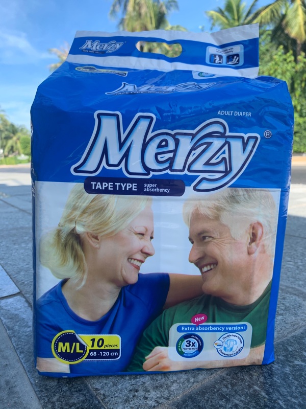 Tả người già Merzy Size M/L gói 10 miếng siêu thấm (khuyến mãi thêm 1 miếng lót Merzy) nhập khẩu