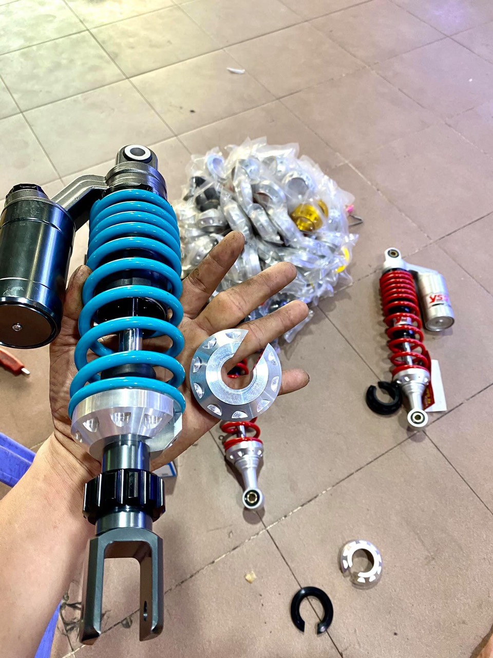 [Siêu Sale] Chén nhôm cnc gắn phuộc Ohlins YSS