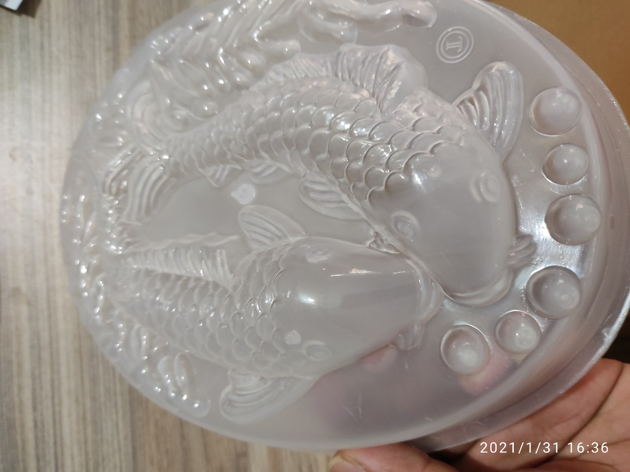 KHUÔN RAU CÂU OVAL NHỰA VĨNH TƯỜNG HÌNH 2 CÁ CHÉP 20 CM x 15.5 CM