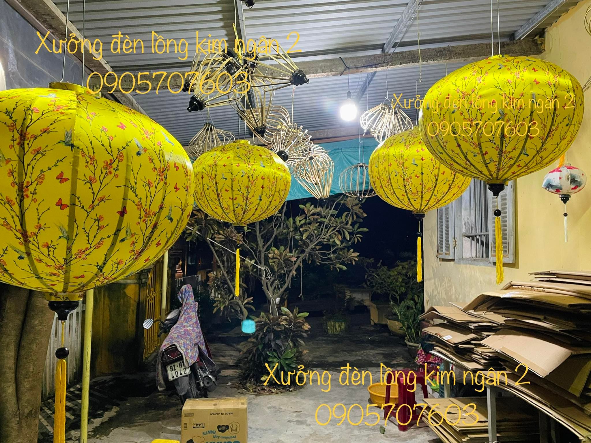 Đèn lồng củ tỏi Hội An lụa tơ tằm (30cm) (0905581530 - 0905707603)
