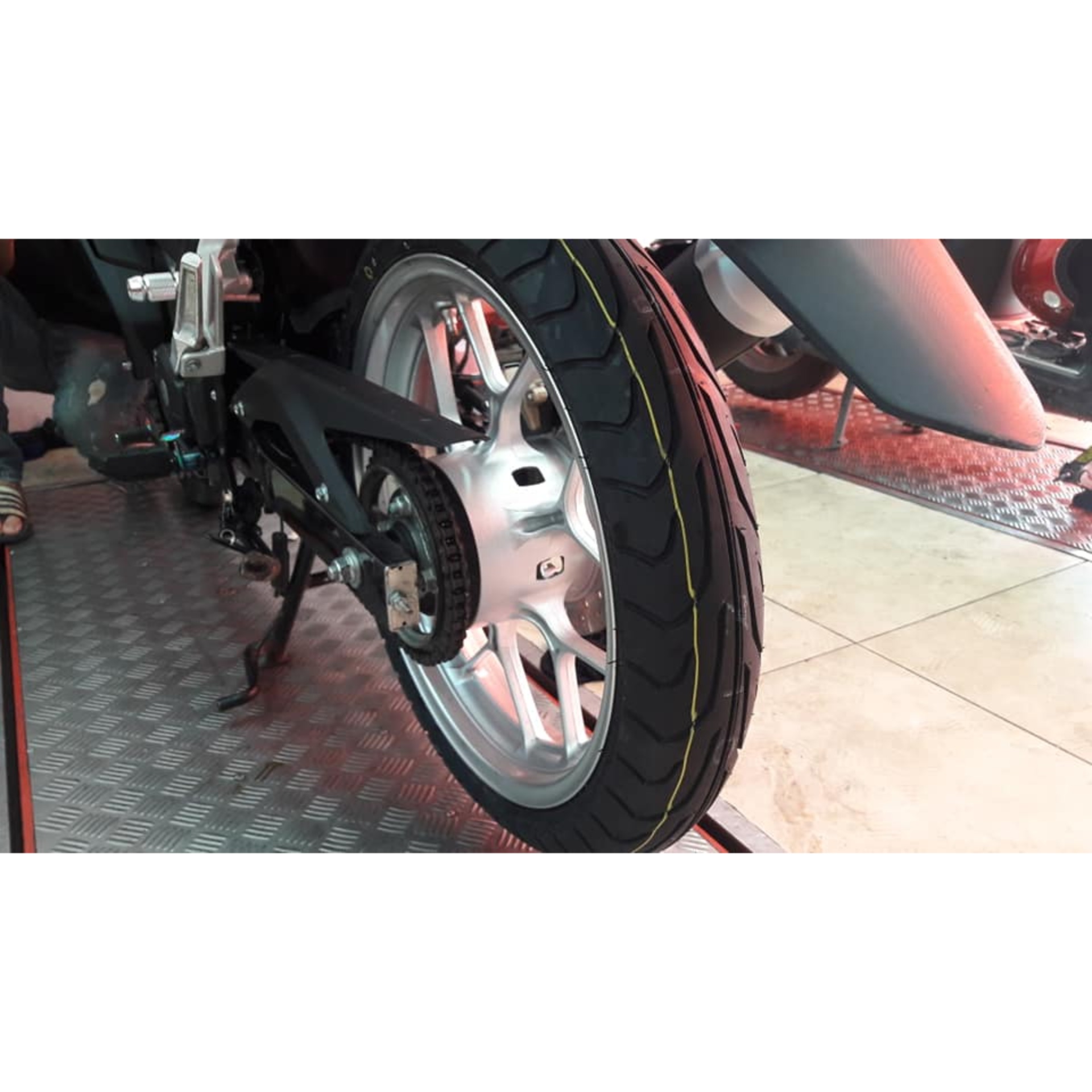Vỏ xe Dunlop 110/70-17 gai GT601 (030005)