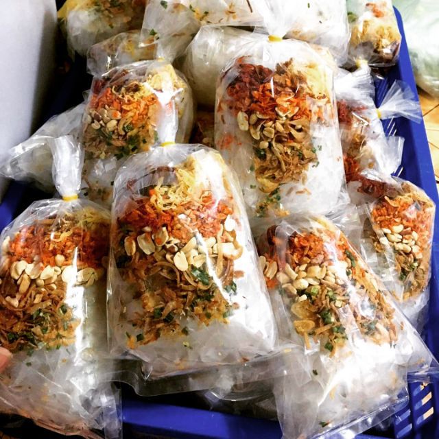 5 bịch bánh tráng trộn để riêng nước sốt