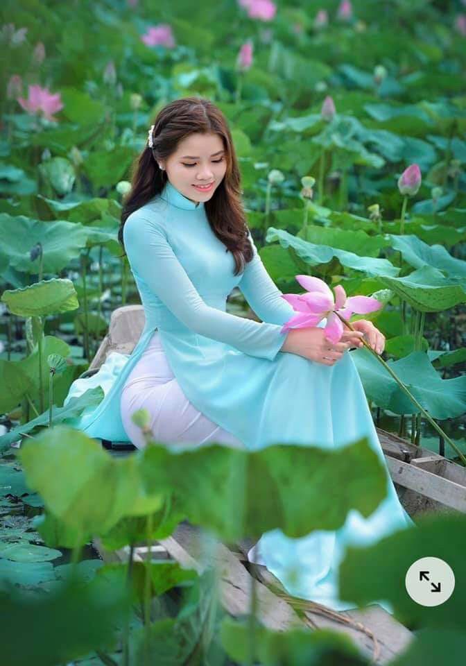 Áo dài truyền thống màu xanh ngọc