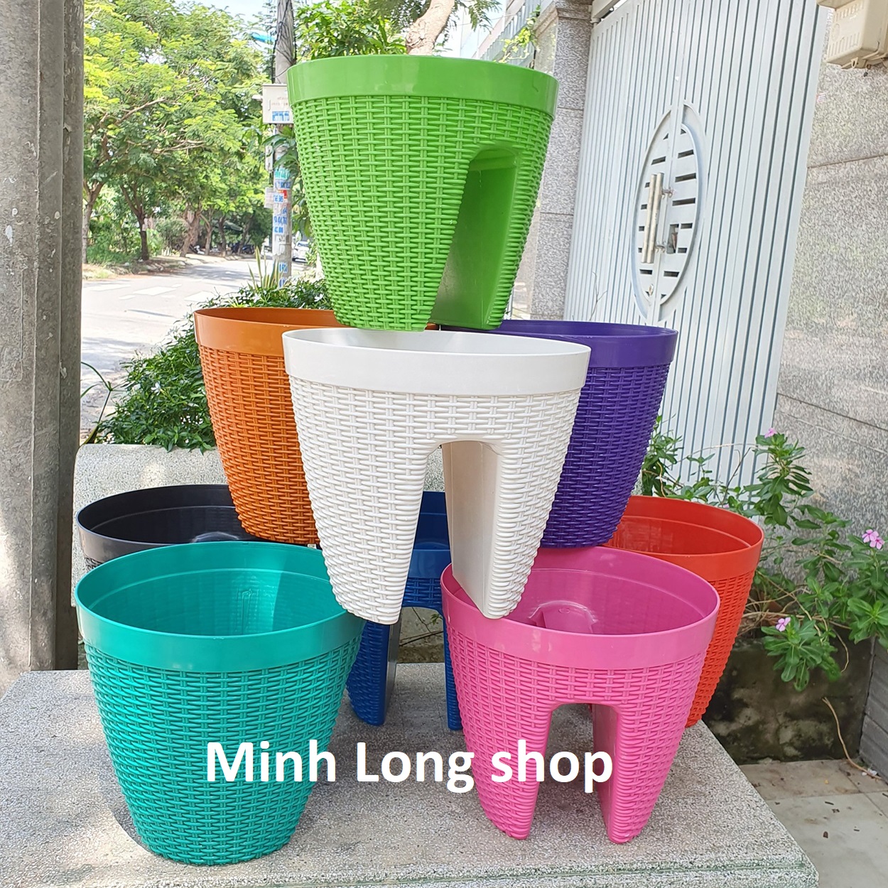 [HCM]Chậu kẹp lan can trồng hoa nhựa dày giả mây đủ màu sinh động size 28x25cm