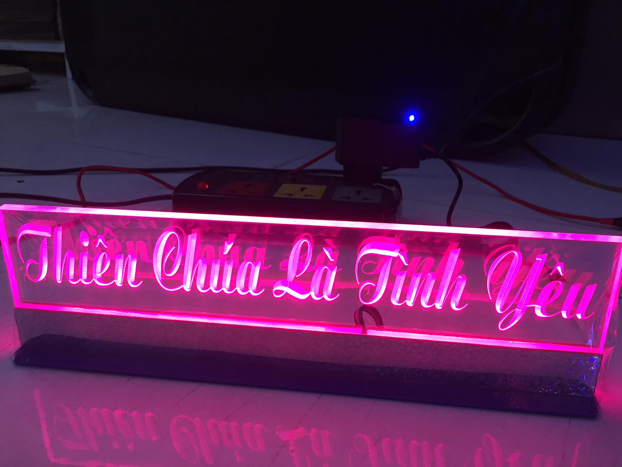 chữ mica Thiên Chúa là tình yêu