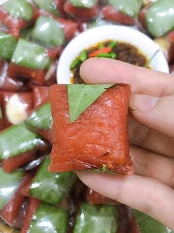 NEM CHUA LAI VUNG LÁ CHÙM RUỘT ( 1 HỘP 10 CHIẾC)