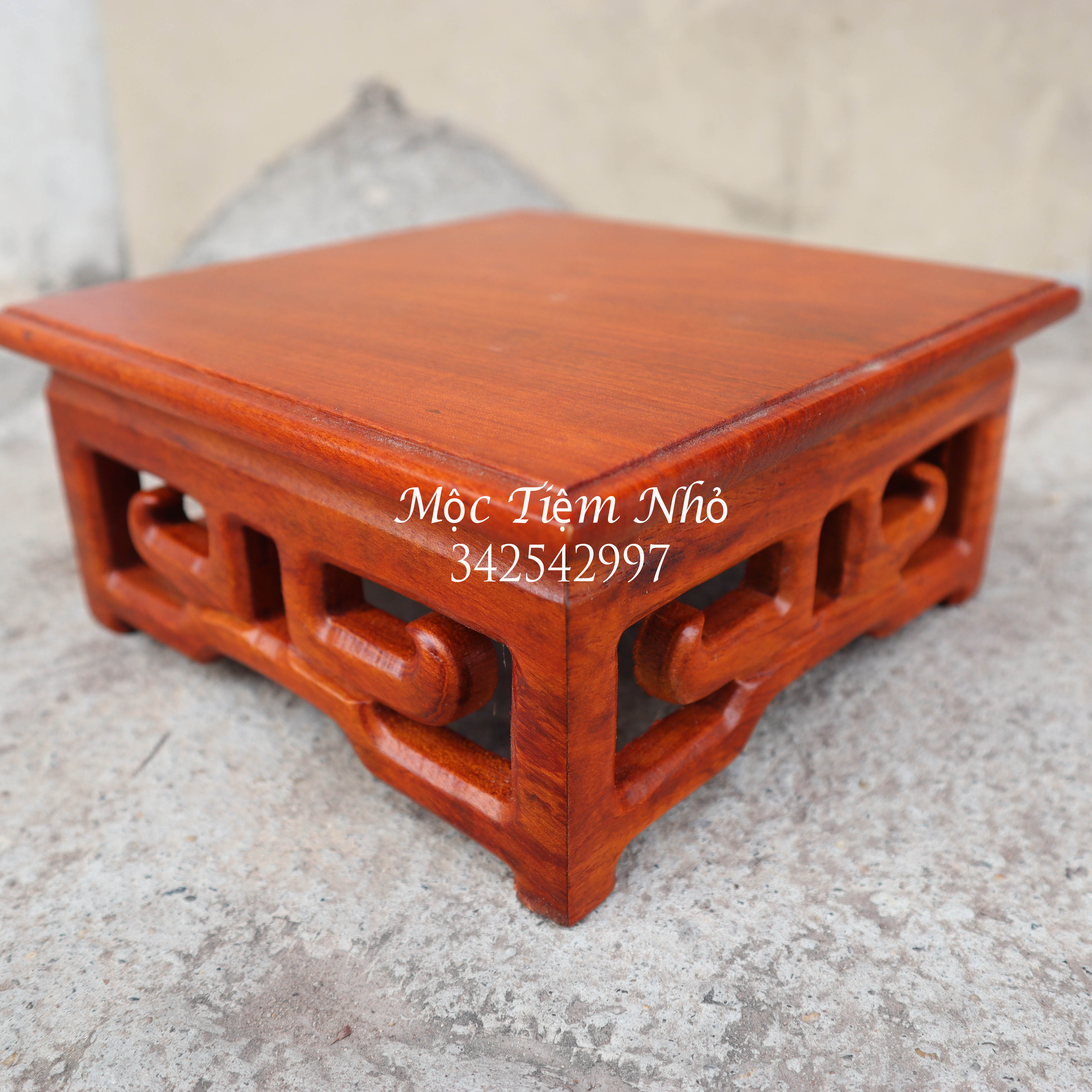 Đế bát hương đôn gỗ hương kỷ chiện vuông 8cm mặt vuông