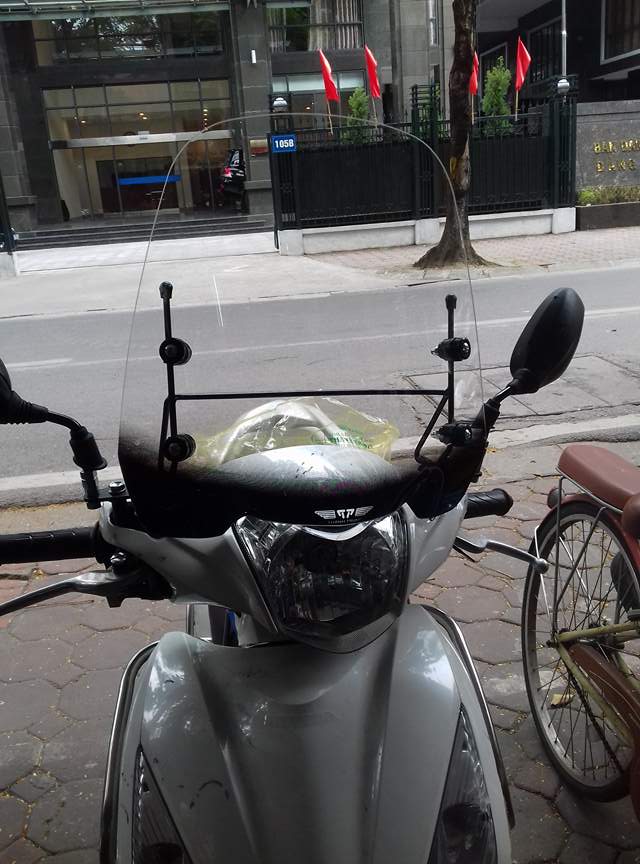 Kính chắn gió xe máy Honda Vision