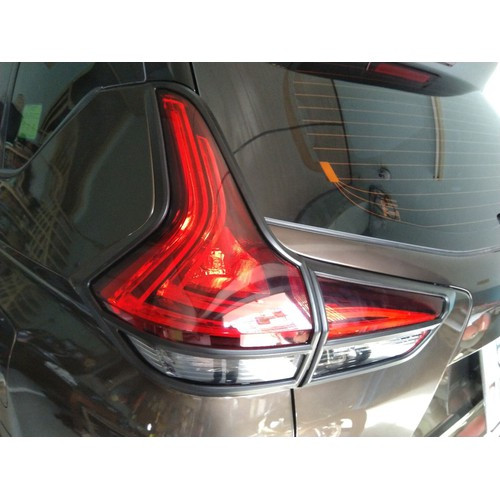 Bộ 2 Ốp viền đèn hậu đen Mitsubishi Xpander 2018-2021