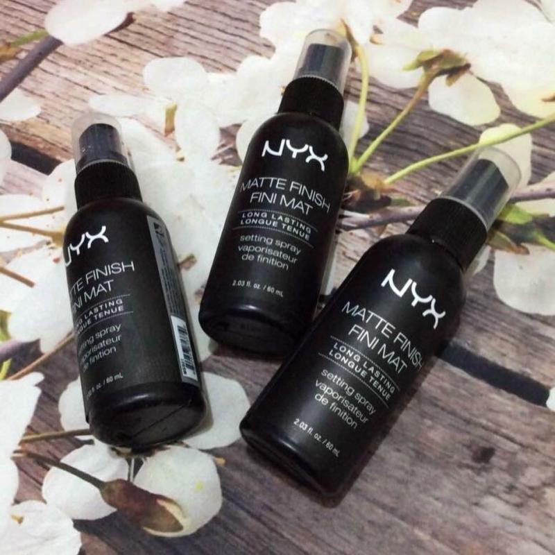 Xịt Khóa Lớp Trang Điểm