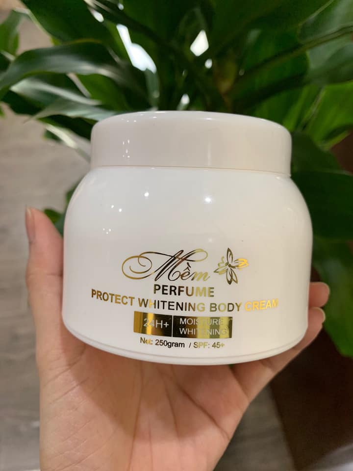 Kem Body Mềm Mẫu Mới 2020 Da trắng hồng đều màu mờ các vết thâm nám cháy nắng