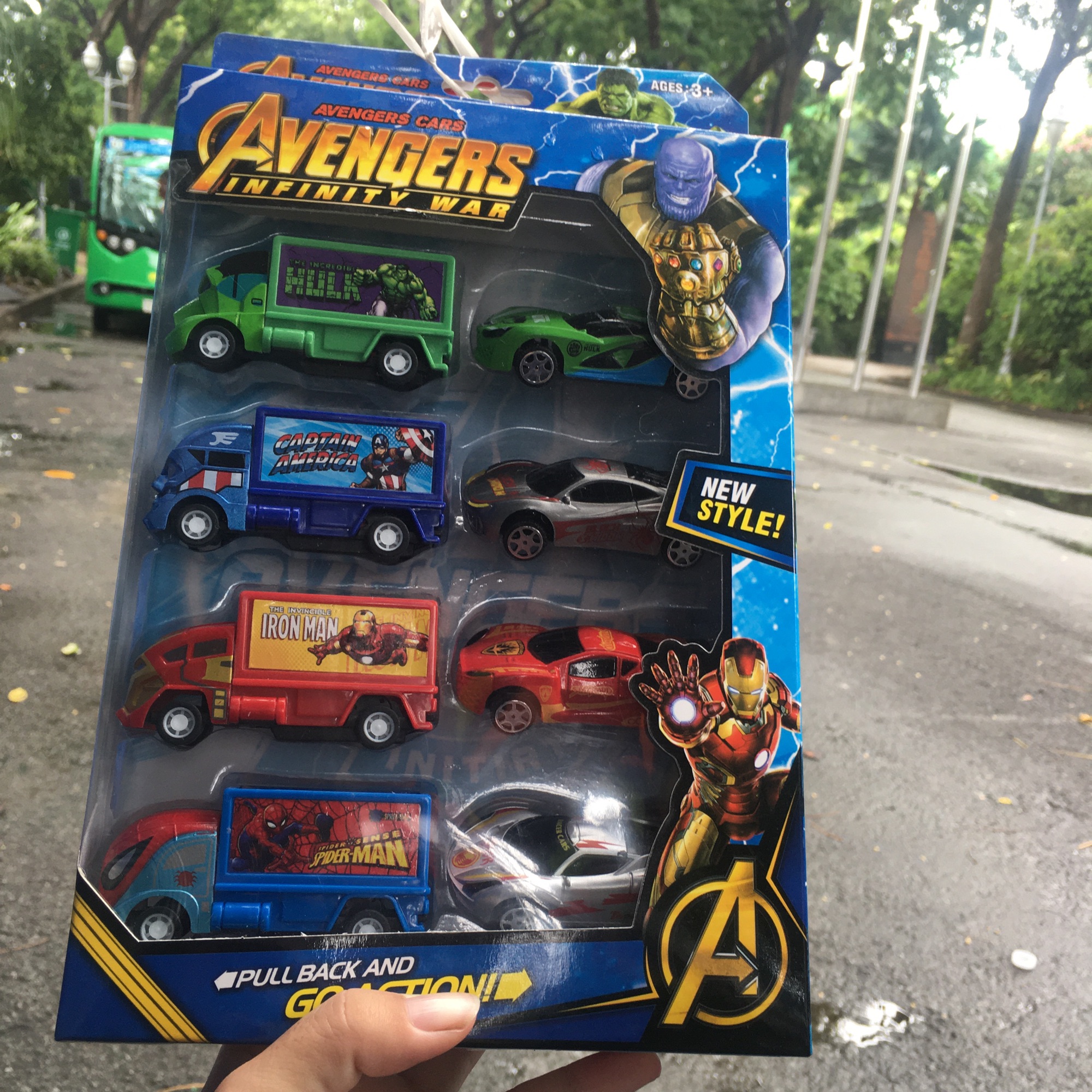 Vỉ xe đồ chơi Avengers 8 chiếc