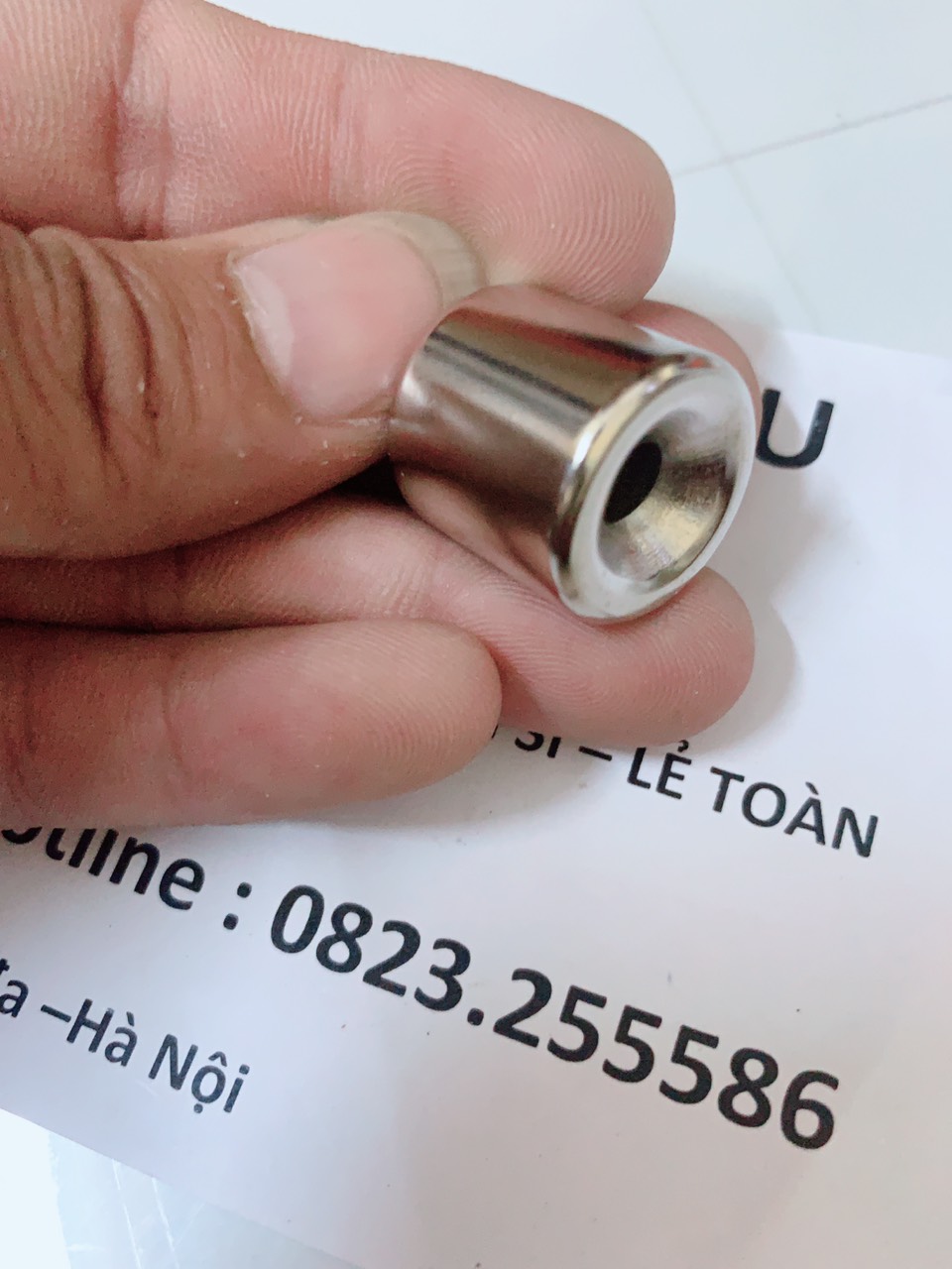 nam châm siêu hút 20 * 20 lỗ 6MM