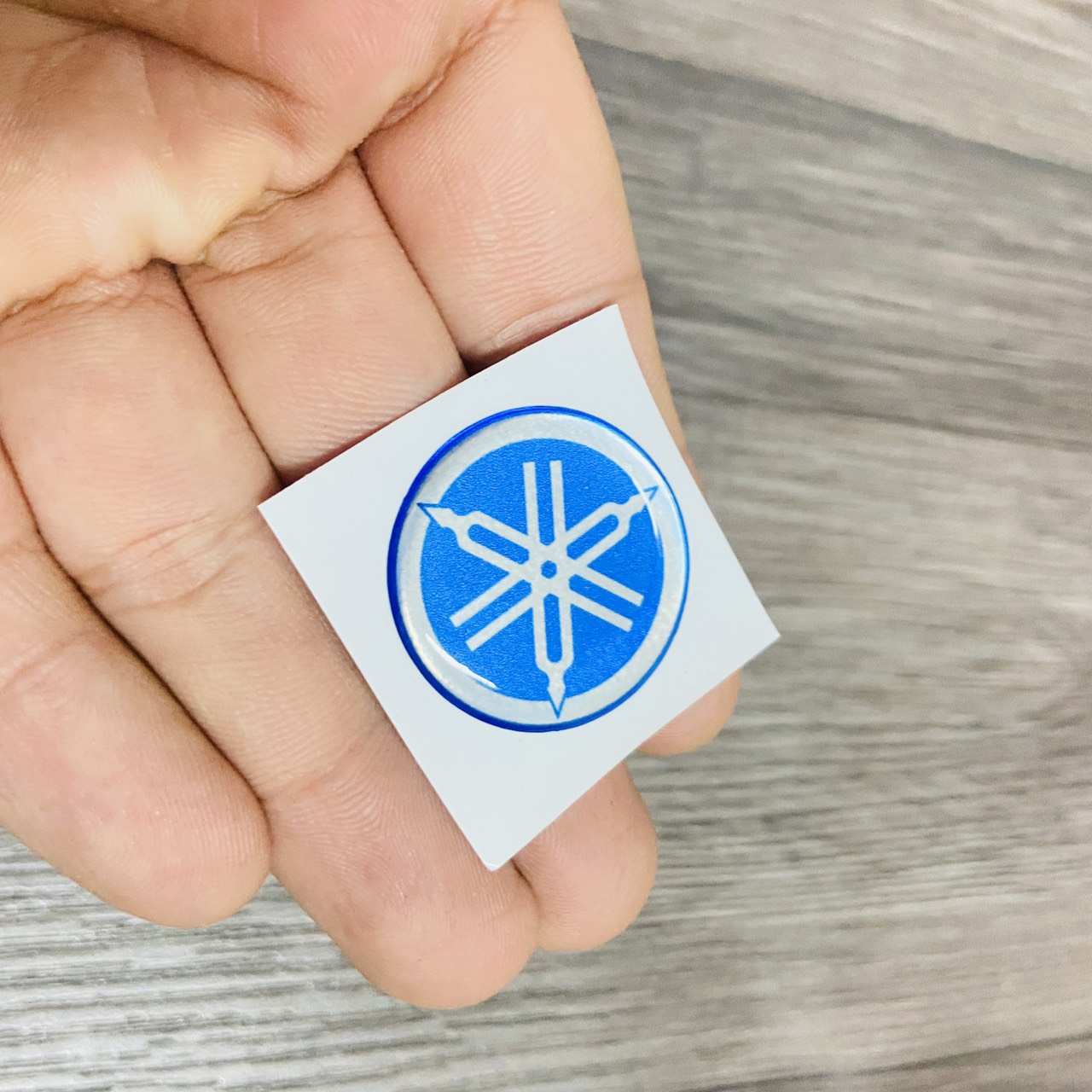 Tem logo yamaha, tem huy hiệu yamaha đổ keo nổi cao cấp như zin