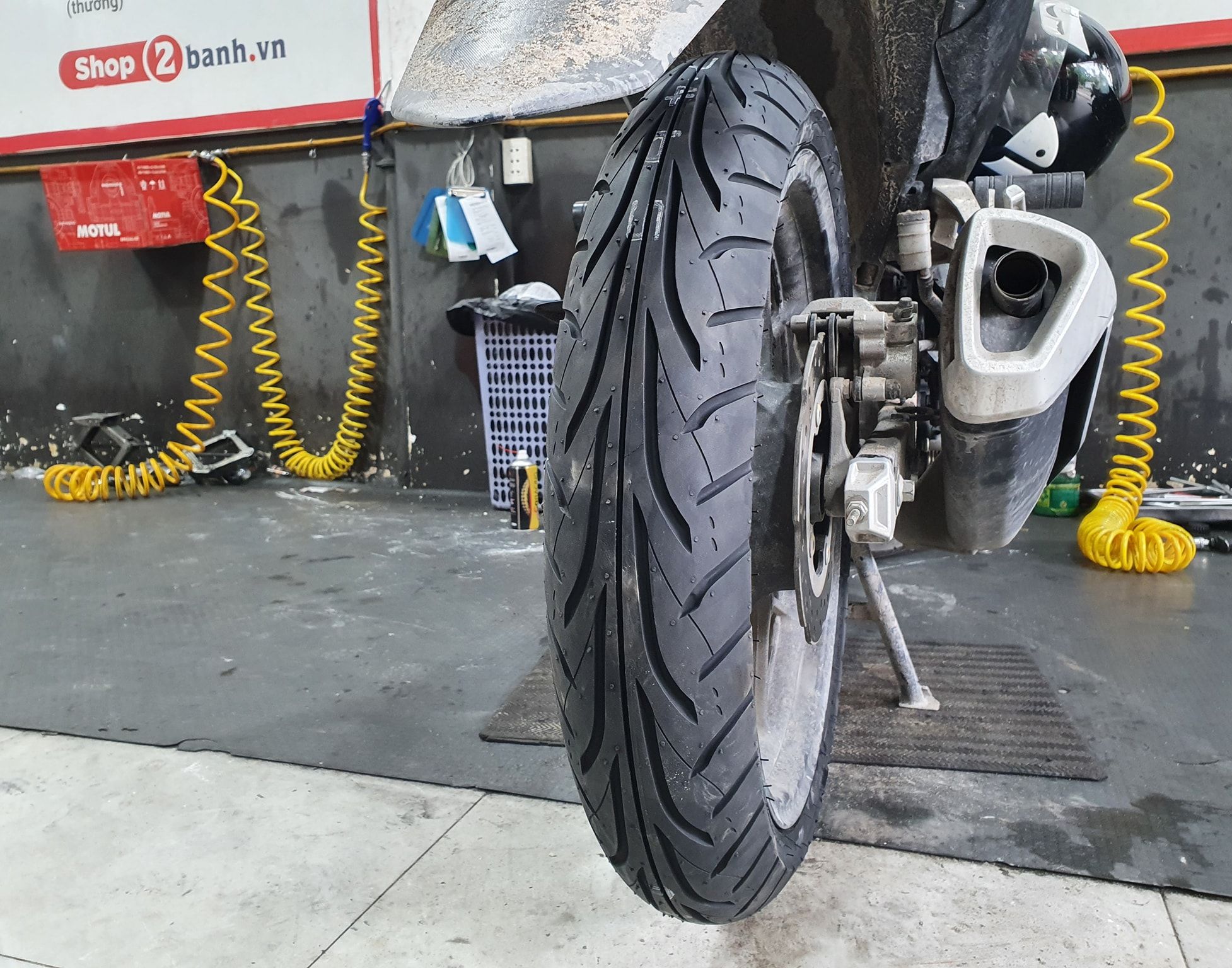 Vỏ xe Dunlop 110/70-17 gai GT601 (030005)