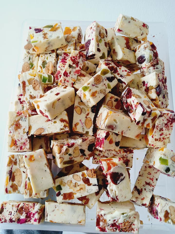 Bộ khuôn làm kẹo Nougat( Kẹo Hạnh Phúc)