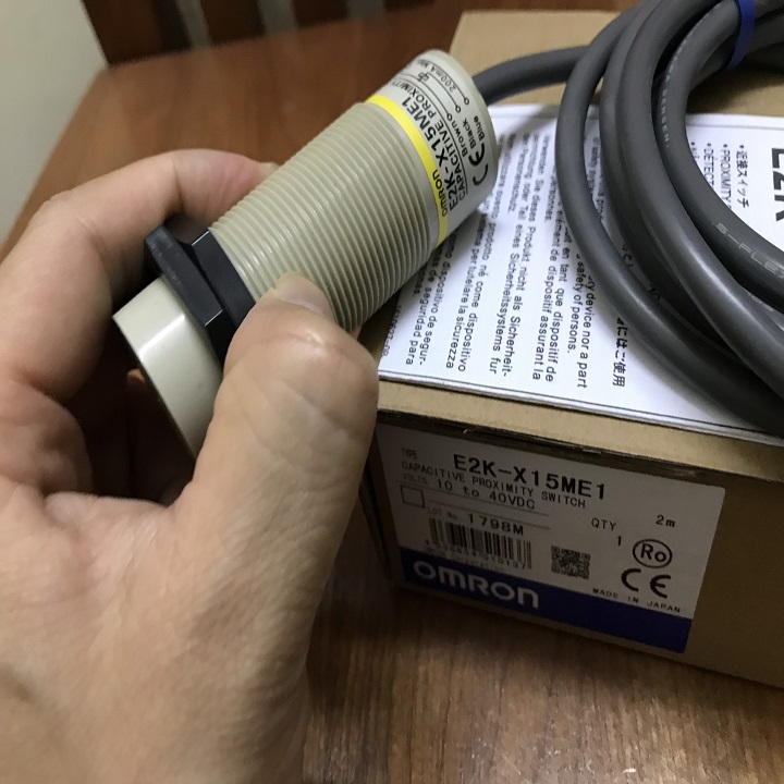 Cảm biến tiệm cận điện dung E2K-X15ME1