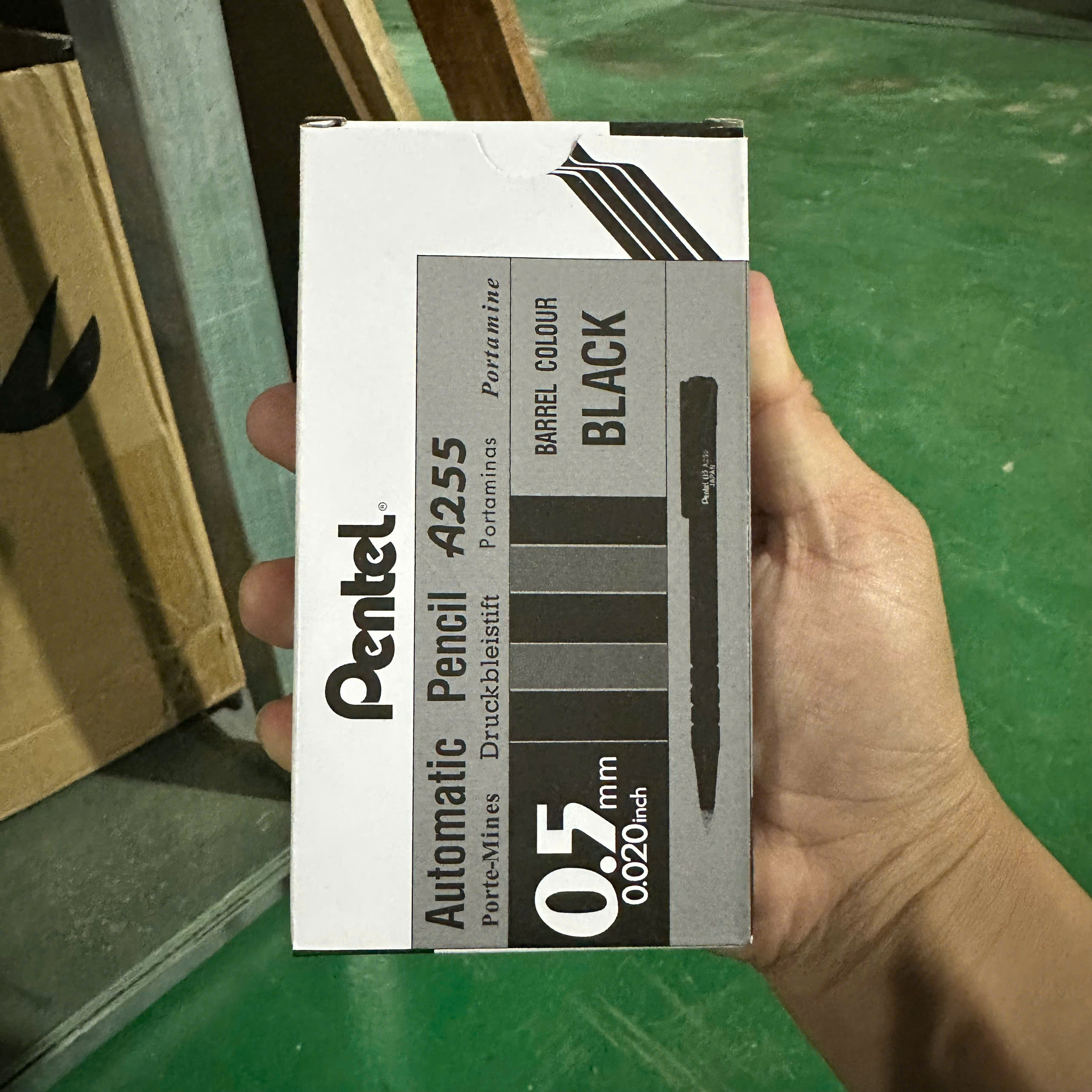 Bút chì bấm Pentel A255 Ngòi 0.5mm thiết kế rất sang trọng và tinh tế