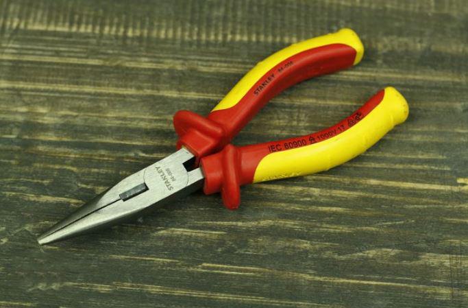 Kìm nhọn Stanley 84-006 18cm (Đỏ phối vàng)