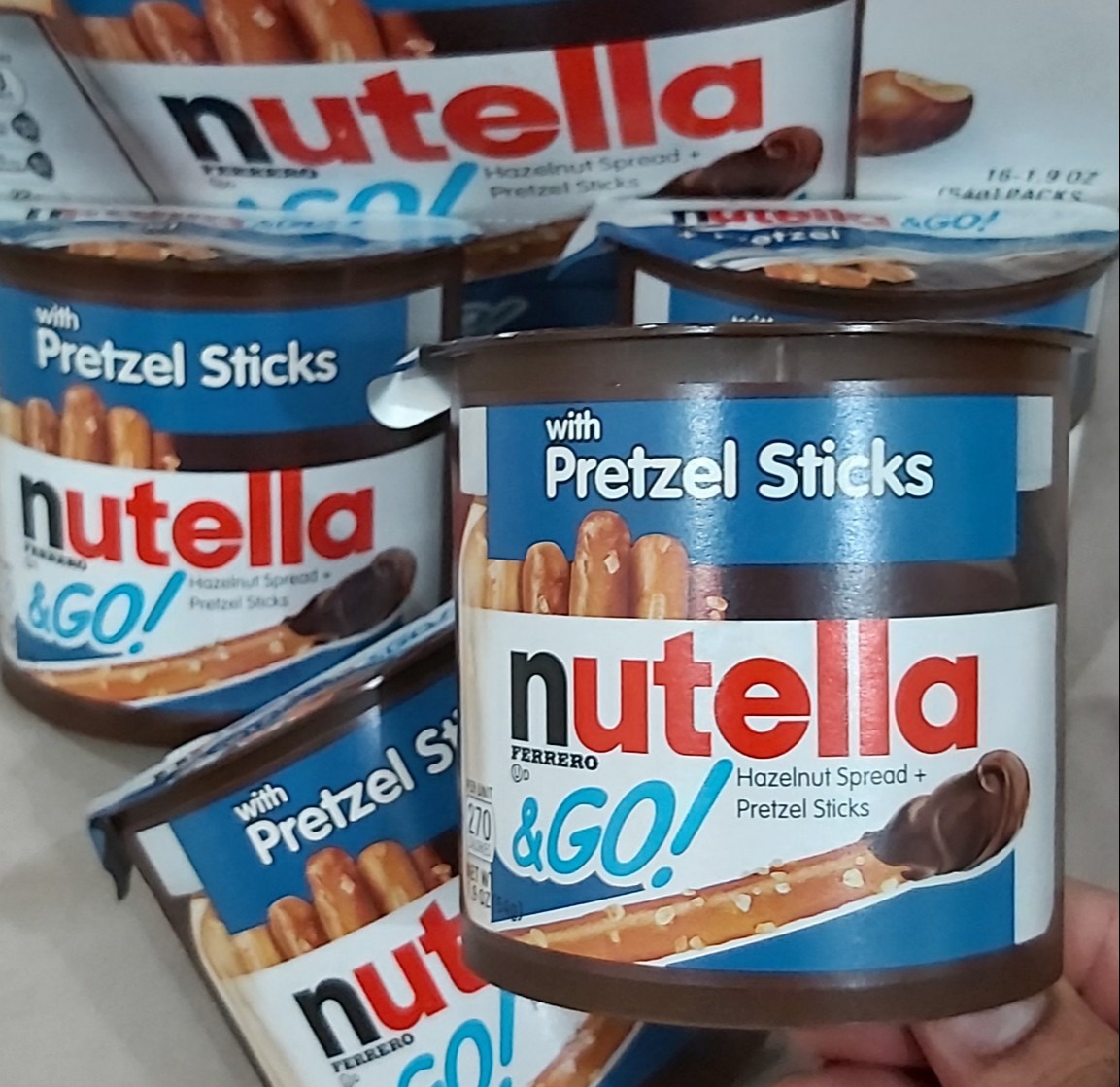 Bánh quy chấm socola Nutella & Go Mỹ (Pretzel Sticks New) - Date T3/2023