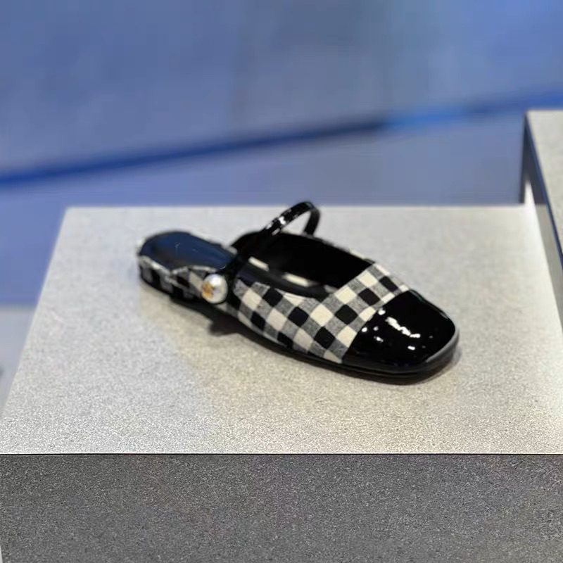 New mule C.N.K 2023 - Sục đính ngọc charm hoa