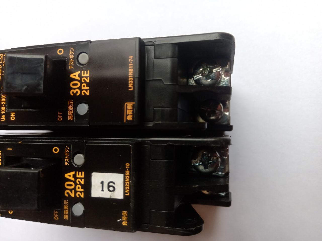 ÁT CHỐNG GIẬT NHẬT BẢN 20A 30A 2 CỰC LẮP 220V