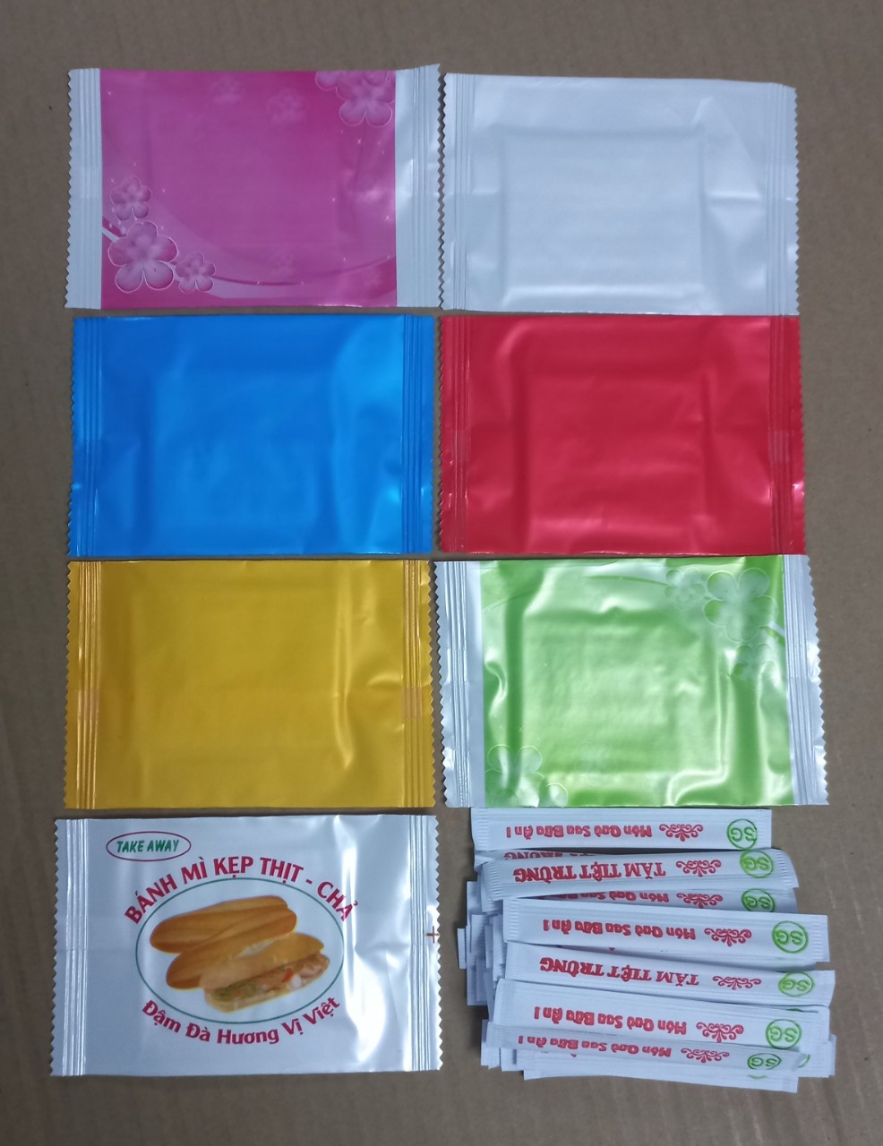 500 cái khăn lạnh mini + tăm tre