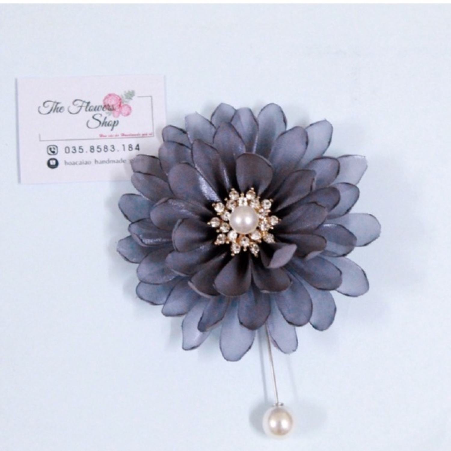 Hoa cài áo handmade màu xanh than (Hoa cúc vải voan)