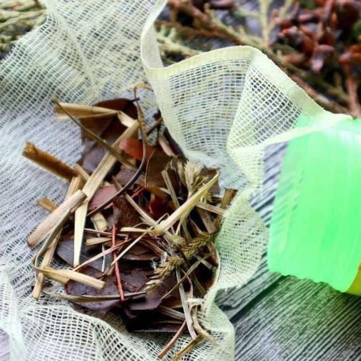 Dầu Hít Thảo Dược Hong Thai Thông Mũi Thái Lan