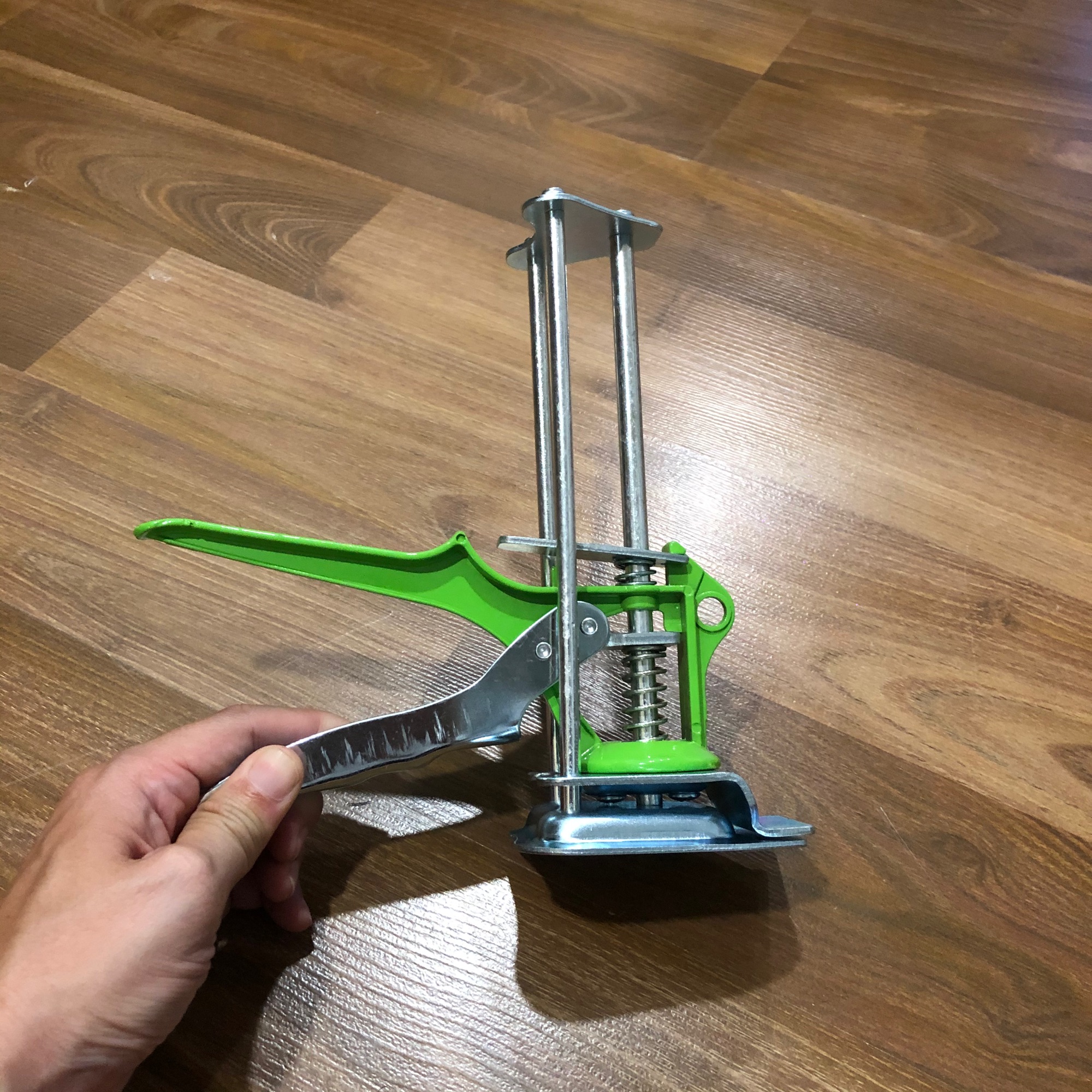 Đội kê tường ốp lát gạch