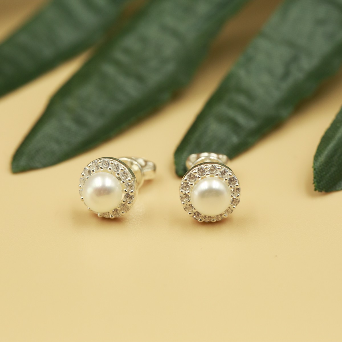Hoa tai bạc đính ngọc trai OPAL